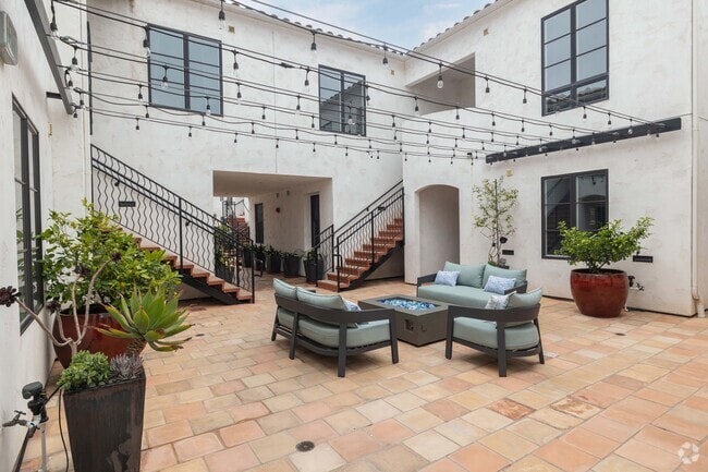 Courtyard - Santa Clara Courts