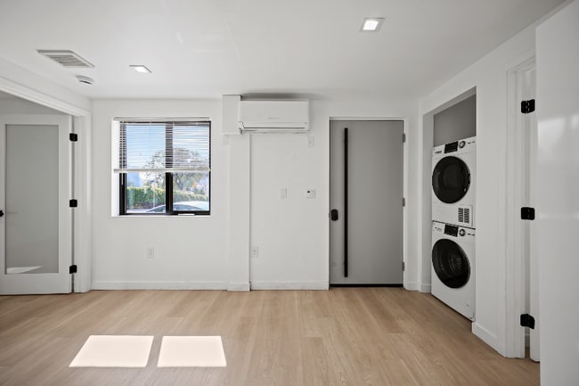 Photo - 1139 Bellevue Ave Unit 6