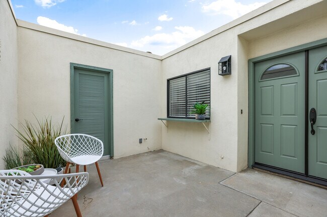 Photo - 1713 Grand Bahama Dr W