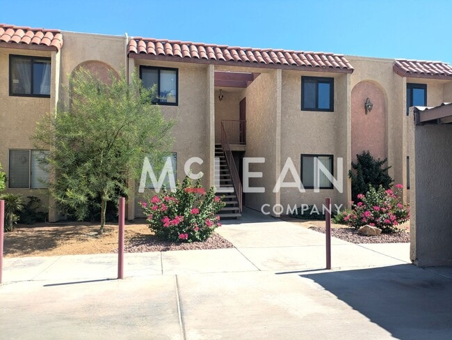 Stylish 1-Bedroom Upstairs Apartment with ... - Stylish 1-Bedroom Upstairs Apartment with ...