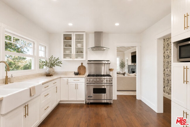 Photo - 2172 Argyle Ave