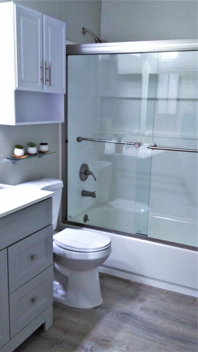 2BR, 2BA - 1100SF - Second Bathroom - Summerwood Park