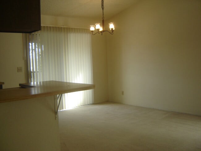 Building Photo - 3854 46th St Unit apt 7