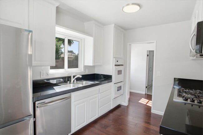 Photo - 7737 Minstrel Ave