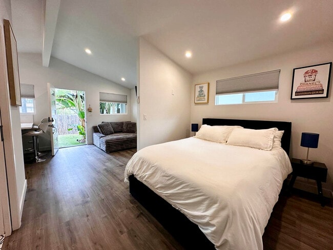 Photo - 22949 Valerio St