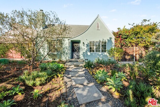 Photo - 10543 Almayo Ave