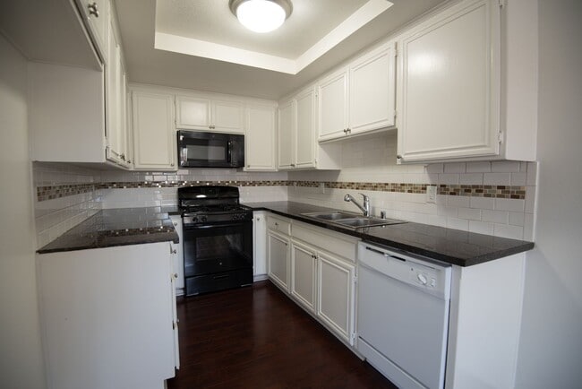 Photo - 5328 Riverton Ave Unit 102