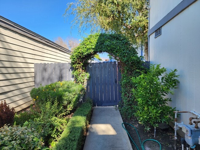 Photo - 745 S Lark Ellen Ave