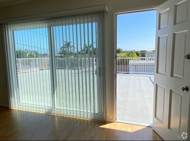 Building Photo - 155 Rochester St Unit 1/2 Rental