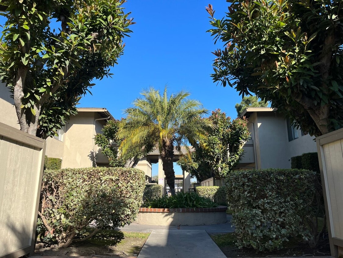 Floor Plan - 2 Bedrooms 1 Bath 