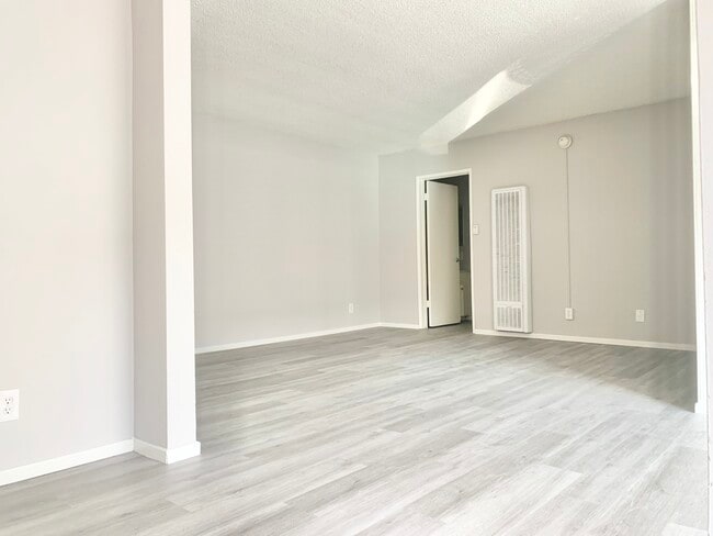 Building Photo - 1822 Colby Ave