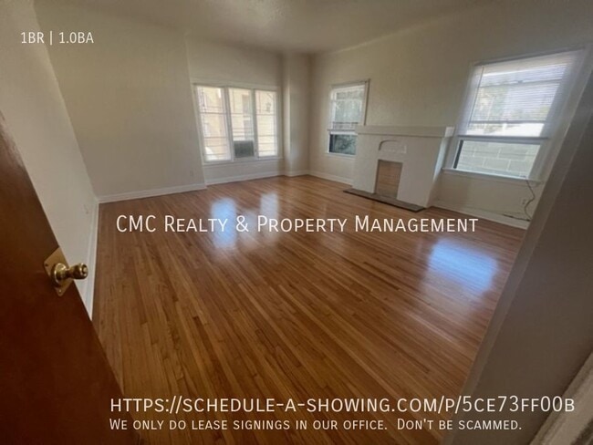 Building Photo - 3324 E 8th St Rental