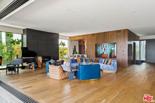 Photo - 1030 Somera Rd