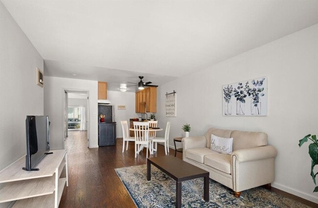 Building Photo - Amazing One Fabulous Apt