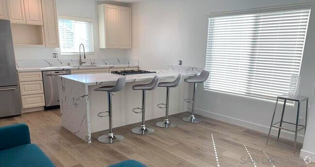 Building Photo - 4763 Terrace Dr Unit B Rental