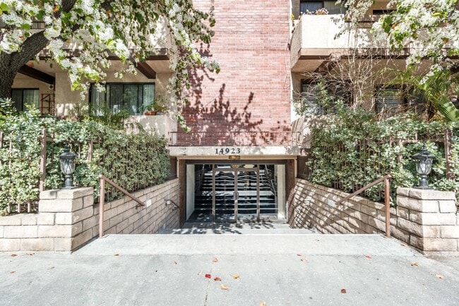Photo - 14923 Moorpark St Condo