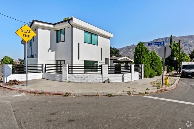 Building Photo - 10941 Christine Way Rental