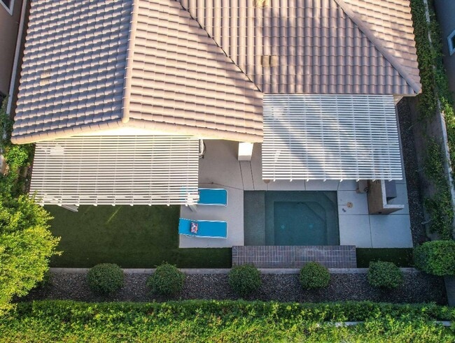 Photo - 60179 Honeysuckle St