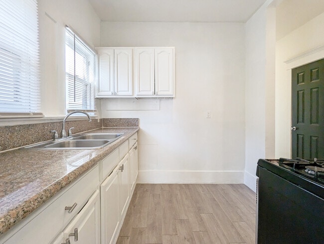 Photo - 435 W 4th St Unit 1/2