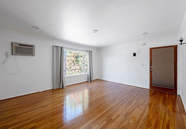 Building Photo - 1008 N Stanley Ave Unit 1