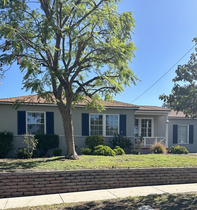 Building Photo - 10760 Russett Ave