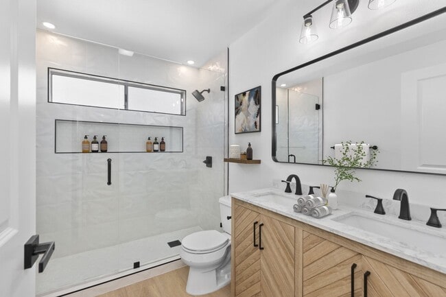 Photo - 6910 Eberhart St