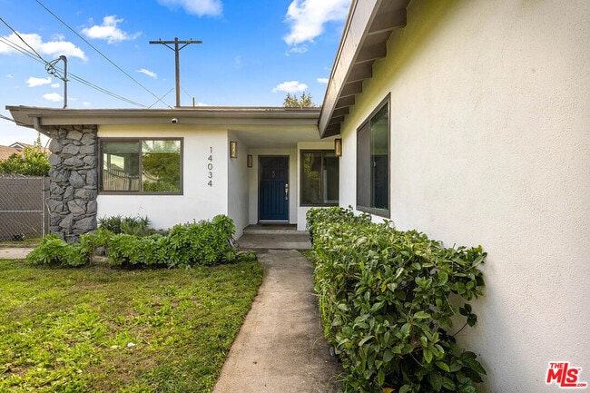 Photo - 14034 Valerio St