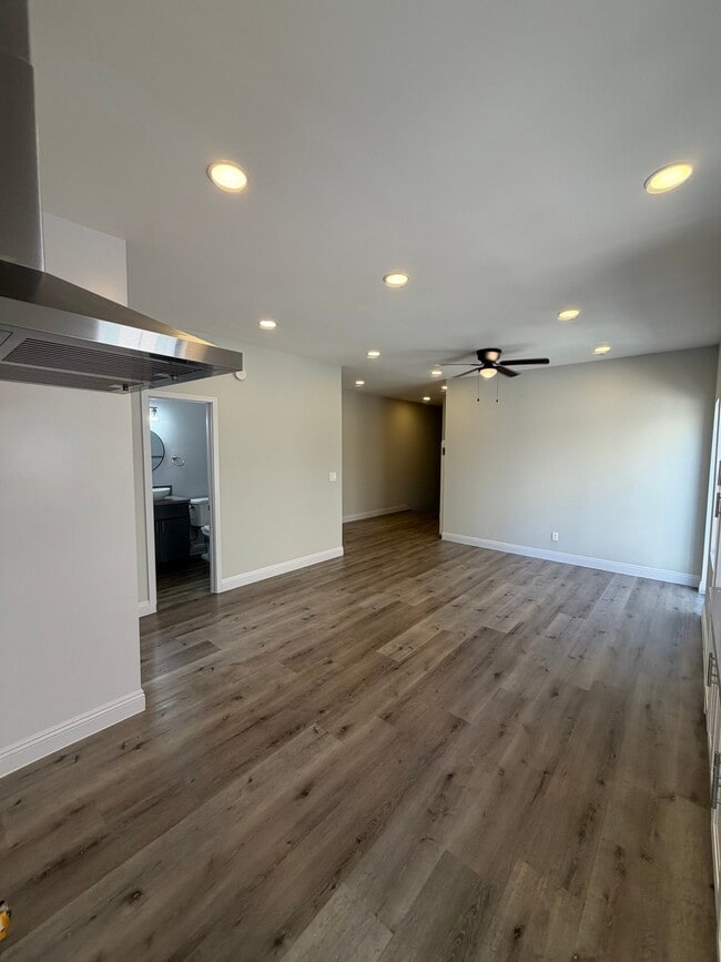 Photo - 1044 W 42nd Pl Unit 1