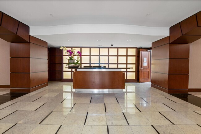 Photo - Gorgeous Park Laurel condominium Unit 702 - S0006