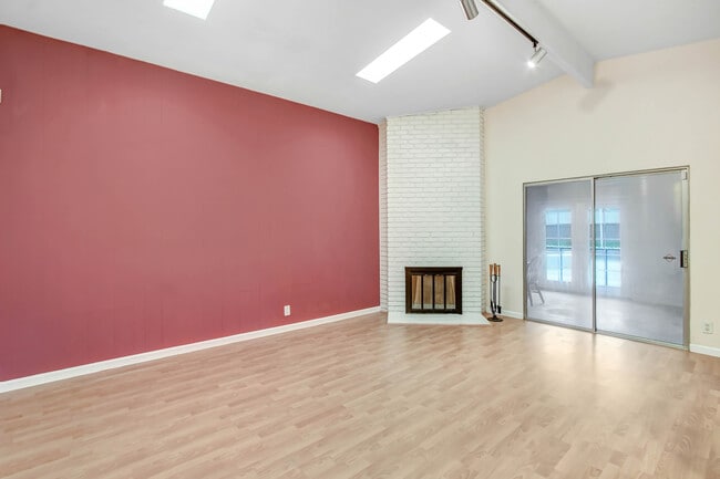 Photo - 6437 Graves Ave