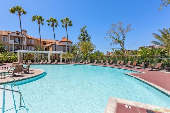 River Colony Pool - 2150 Camino De La Reina Unit 202
