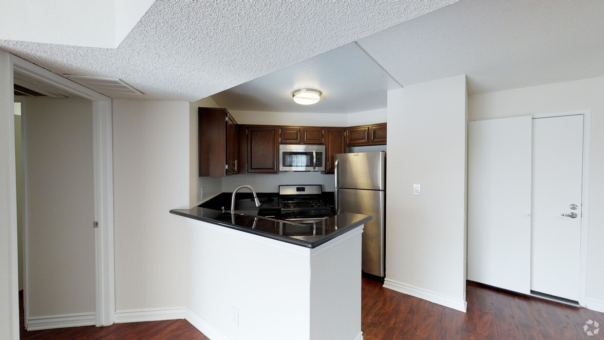 3D Tour - 2330 North Cahuenga, LP