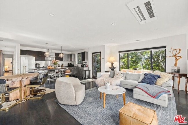 Building Photo - 5721 Valley Oak Dr