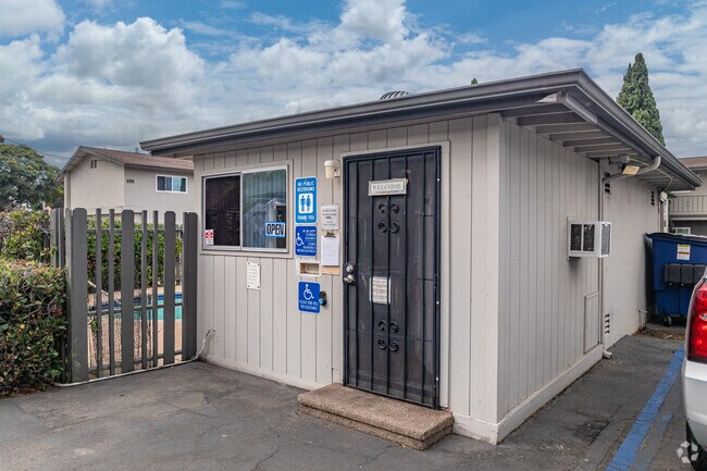 Leasing Center - Bay Breeze Apartments