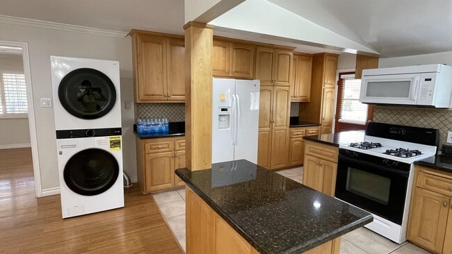 Photo - 5138 W 141st St