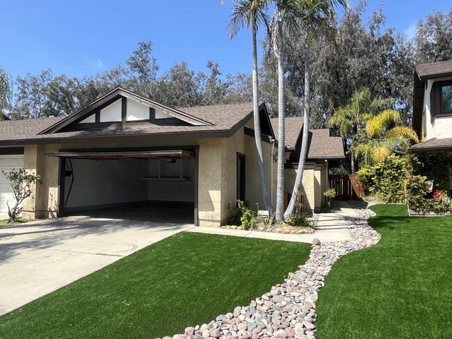 Building Photo - 2144 Greencrest Dr