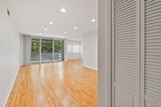 living room - 4915 Tyrone Ave Unit 215
