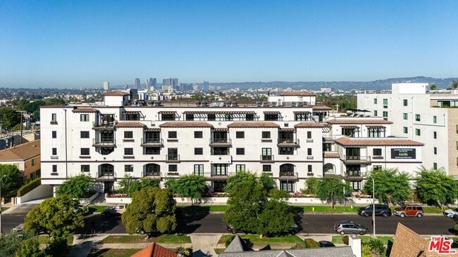 Building Photo - 1333 Orange Grove Ave Unit PH504
