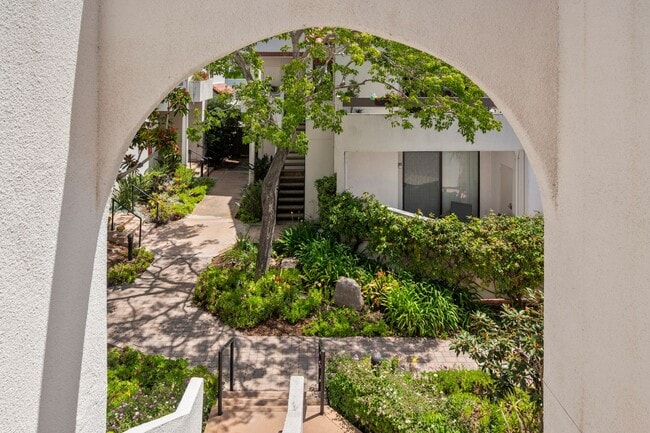 Photo - Stylish Condo in the Heart of Downtown San Diego’s Marina District Unit 174