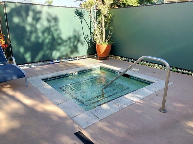 Photo - Top-Floor large condo on tree-lined street Unit 401