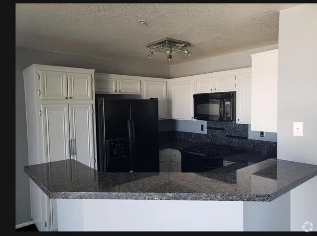 Building Photo - 2560 Avenida Del Vista Rental