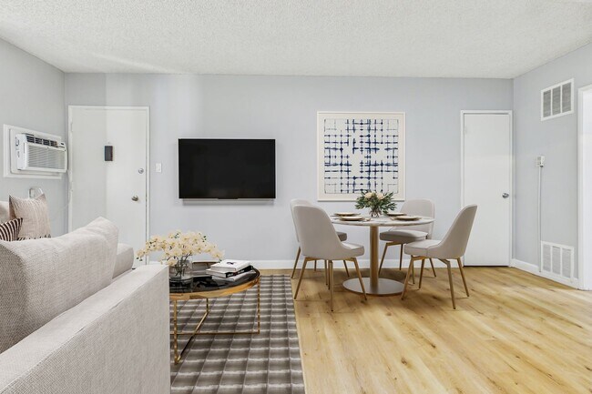 Photo - Sepulveda Apartments