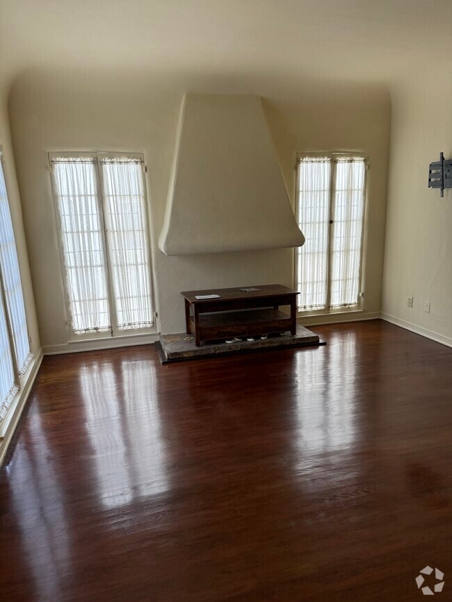 Building Photo - 906 S Curson Ave Unit 906 Curson Rental