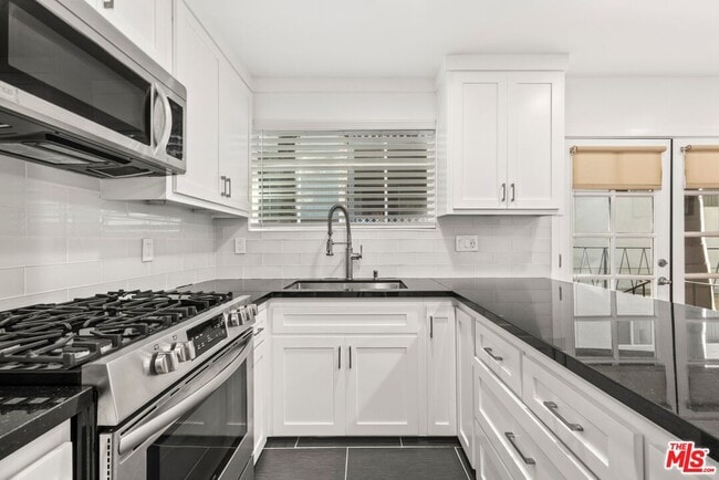 Photo - 927 Euclid St Unit A