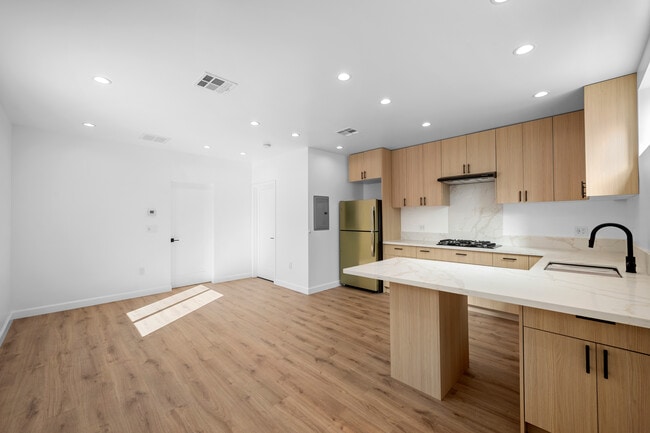 Photo - 14302 Van Nuys Blvd