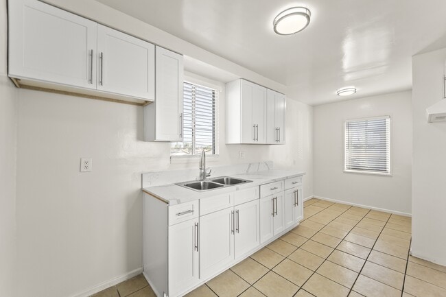 Photo - 1339 W 109th St Townhome