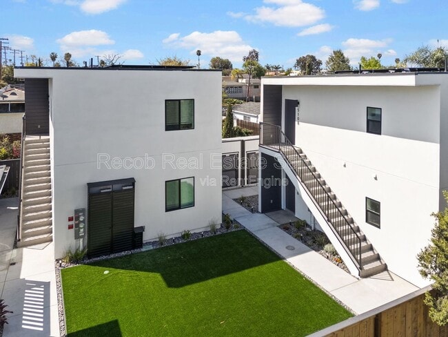 Building Photo - 5116 69th St Unit 5112