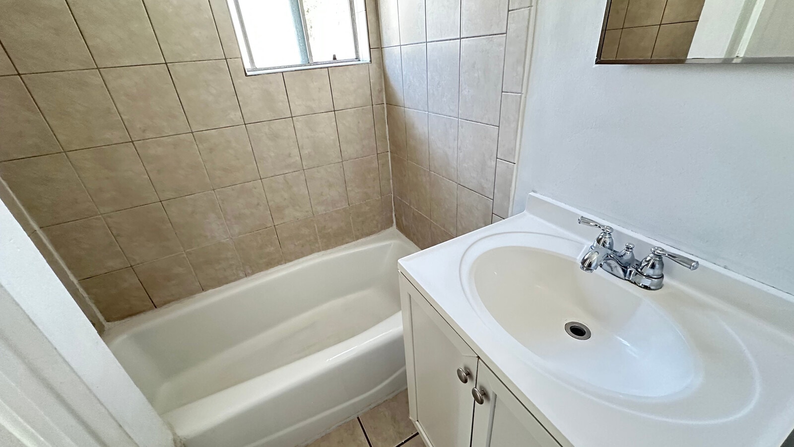 Photo - 910 N Herbert Ave Townhome