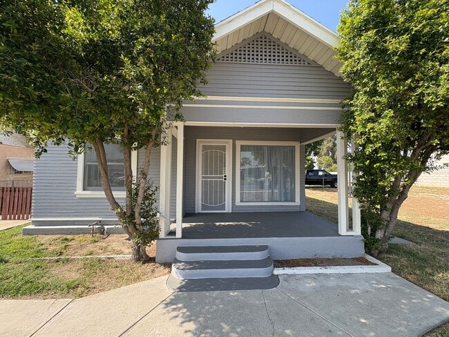 Gorgeous 4 bedroom with HUGE Lot in Colton... - Gorgeous 4 bedroom with HUGE Lot in Colton... House