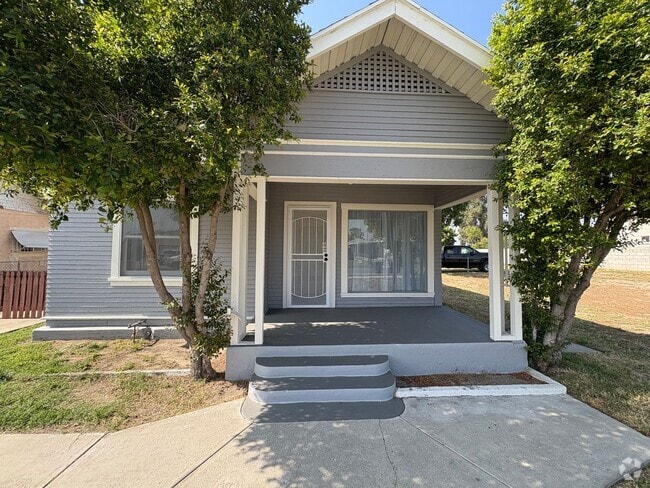 Building Photo - Gorgeous 4 bedroom with HUGE Lot in Colton... Rental